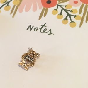 Alpha Chi Omega AXO Pin 10k gold lyre with pearls